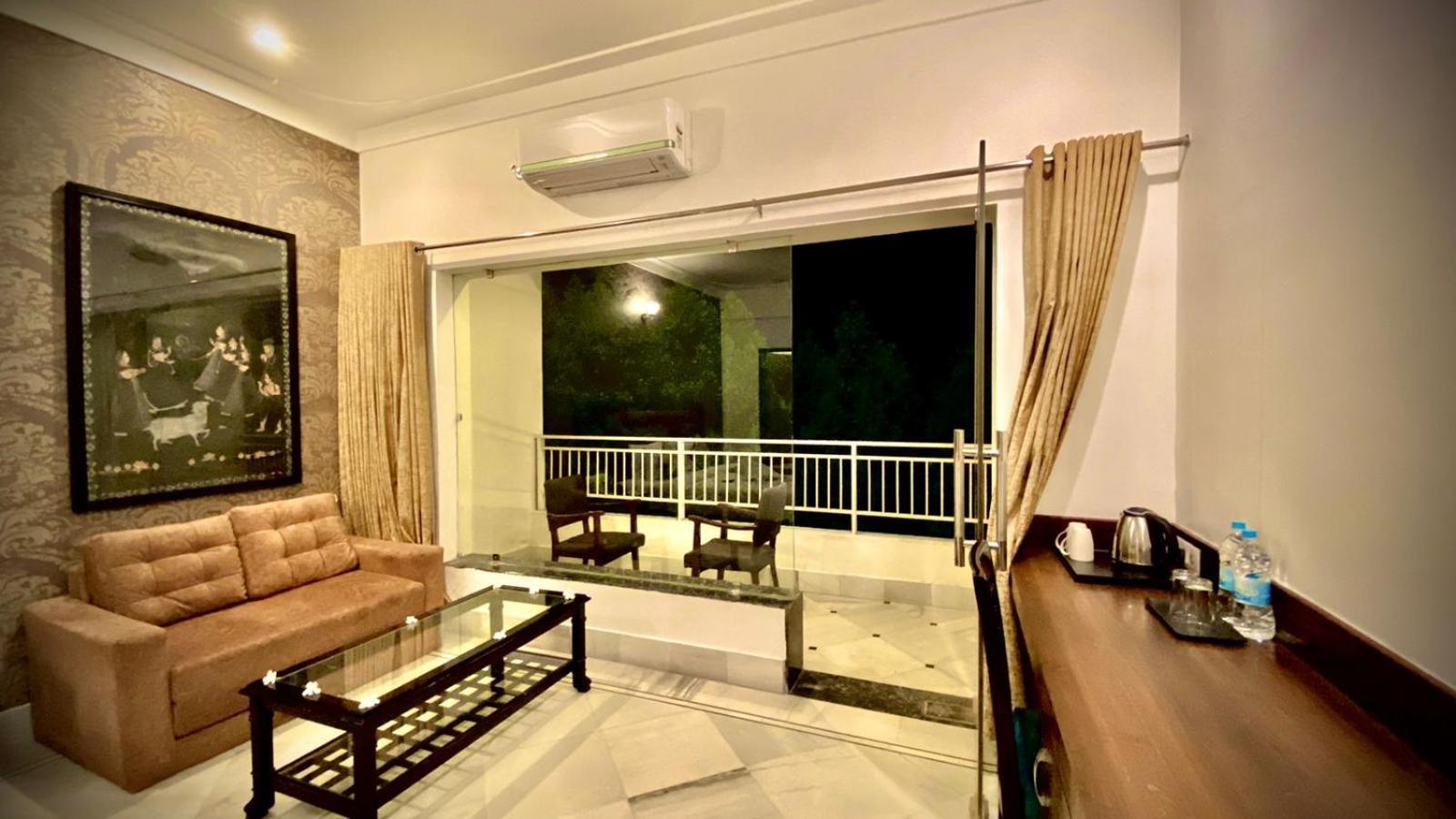Mewar Palace Resort And Spa Udaipur Exterior foto