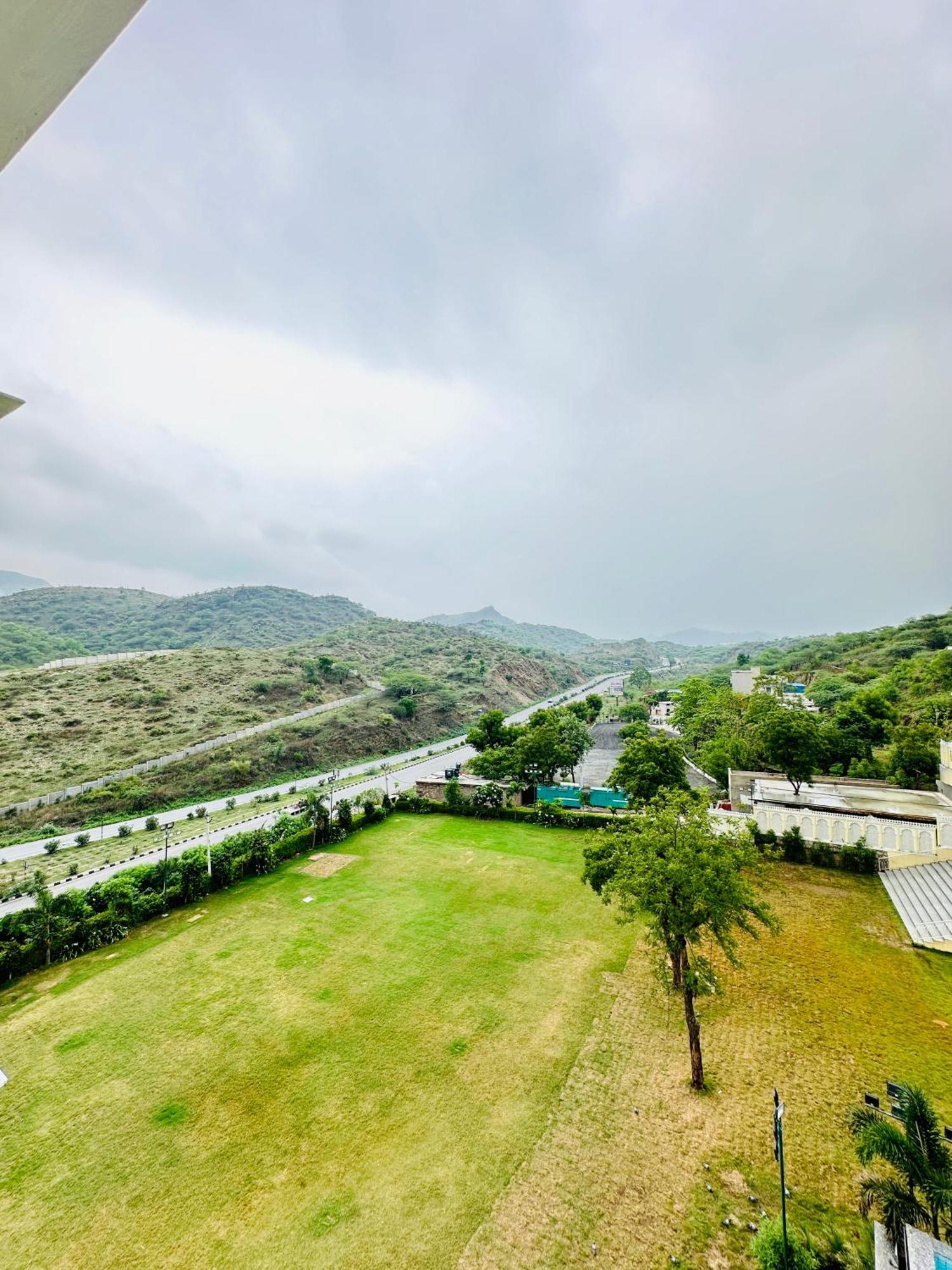 Mewar Palace Resort And Spa Udaipur Exterior foto