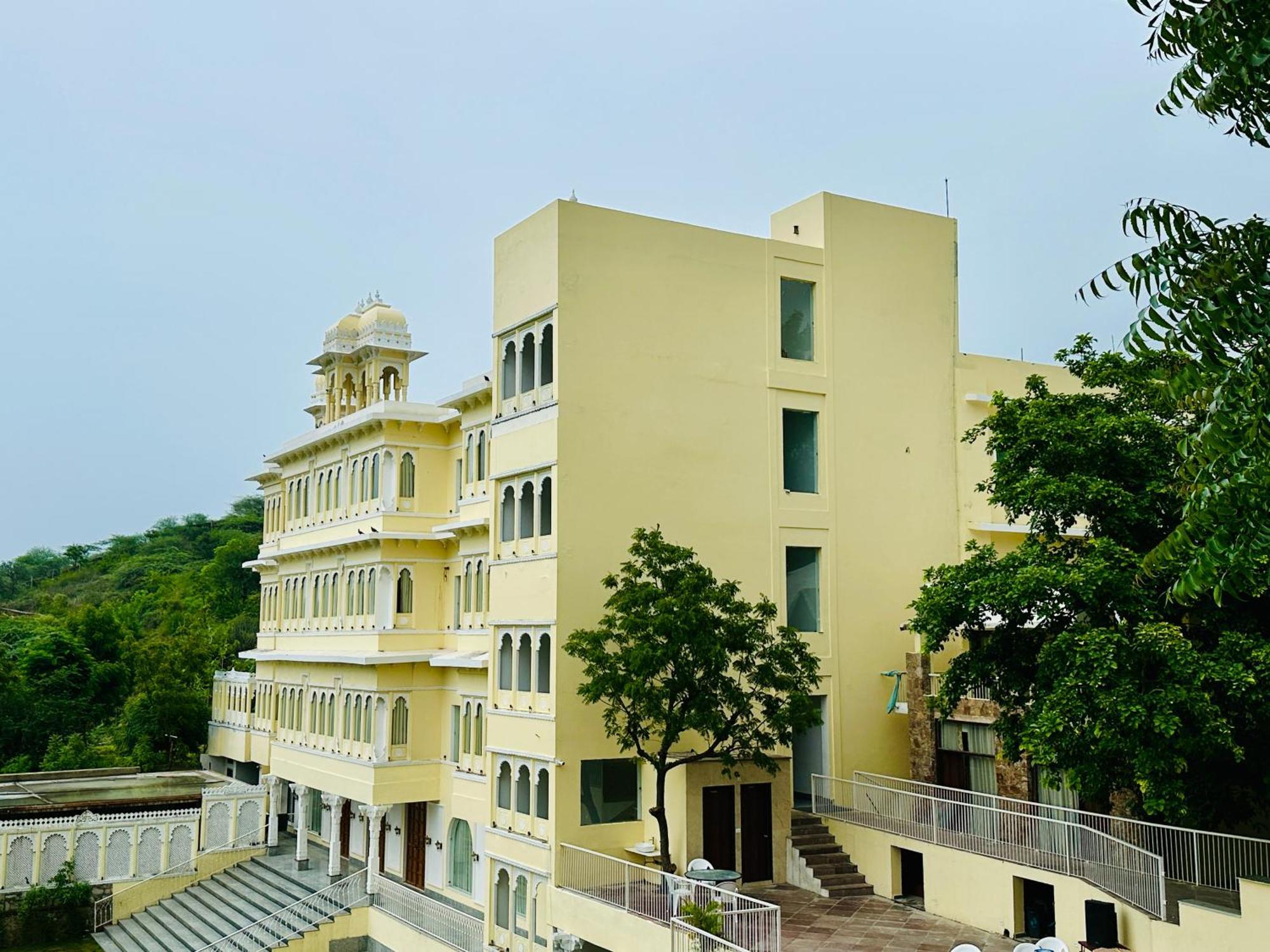 Mewar Palace Resort And Spa Udaipur Exterior foto