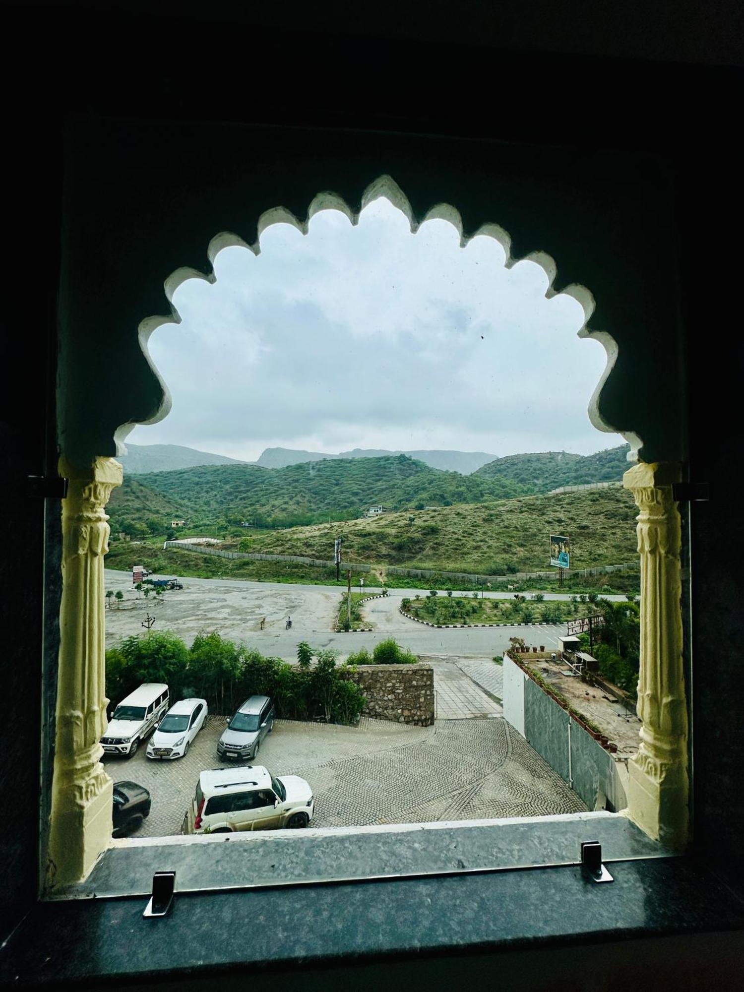 Mewar Palace Resort And Spa Udaipur Exterior foto